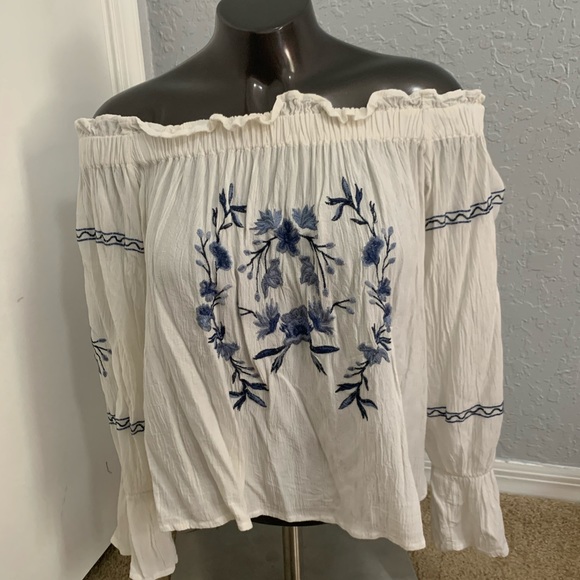 American Eagle Outfitters Tops - American eagle off the shoulder blue and white top